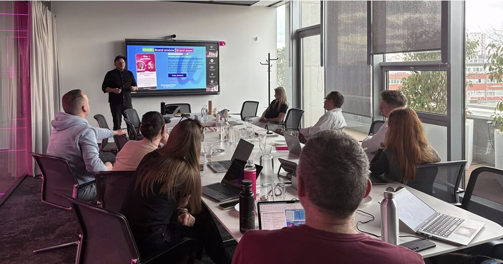 Andrej Csino prednáša na workshope.